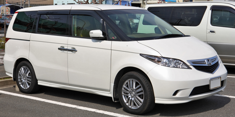 9 of one of the best Japanese 7 and 8-seater vehicles in the marketplace