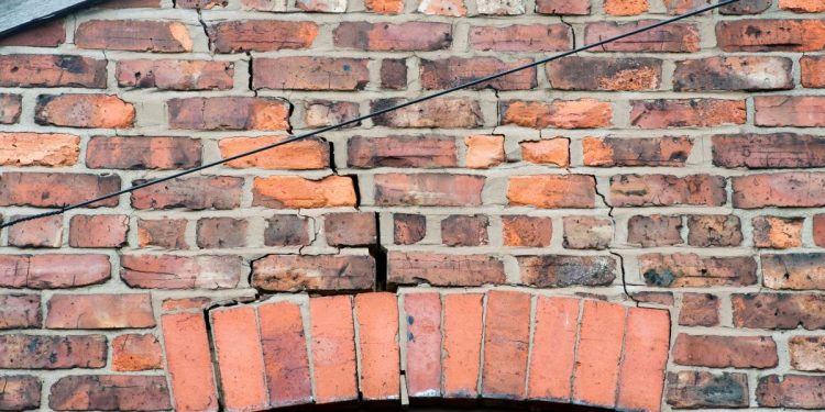 Subsidence in your house: The causes and warning indicators