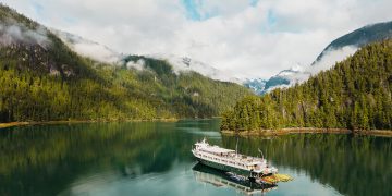 Why Small Ship Crusing Is So Fashionable (and Easy methods to Plan & Shield Your Journey) – TME Journey Insurance coverage
