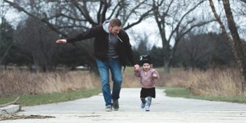 Can I Purchase Life Insurance coverage for My Father? Time period Life, Complete Life & How It Works
